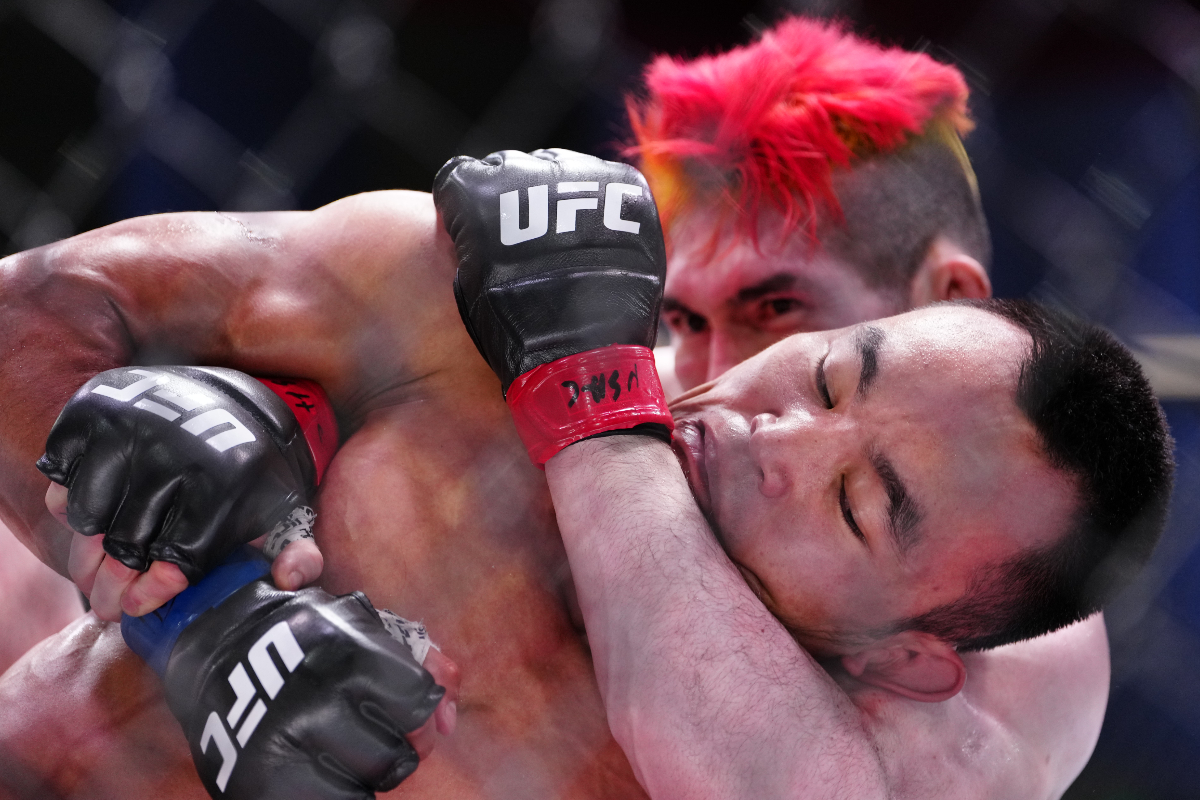 Melquizael Costa conseguiu encaixar o mata-leão no terceiro round