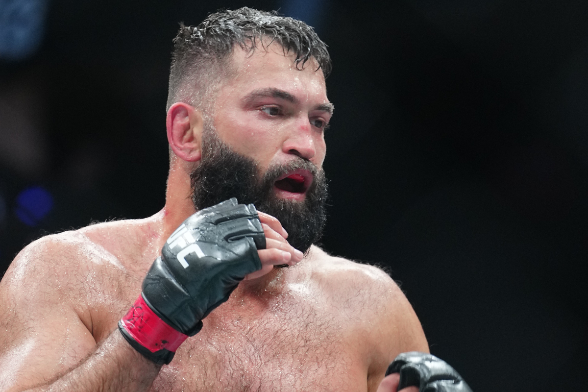 Andrei Arlovski se despediu no UFC 303.