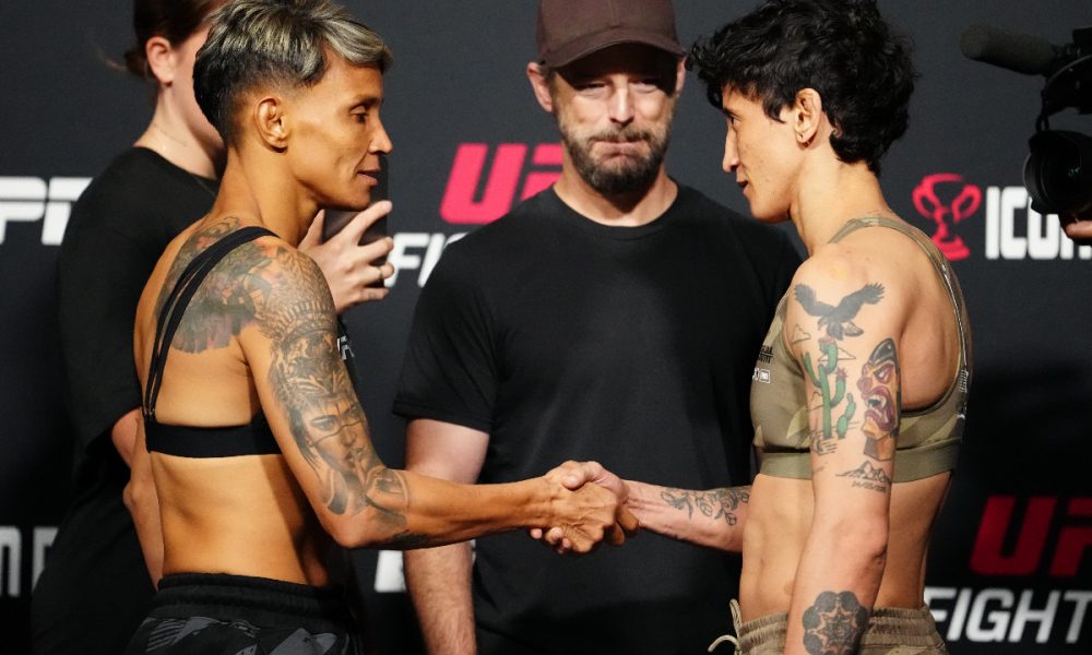 Amanda Lemos e Virna Jandiroba se cumprimentam antes do UFC Vegas 94