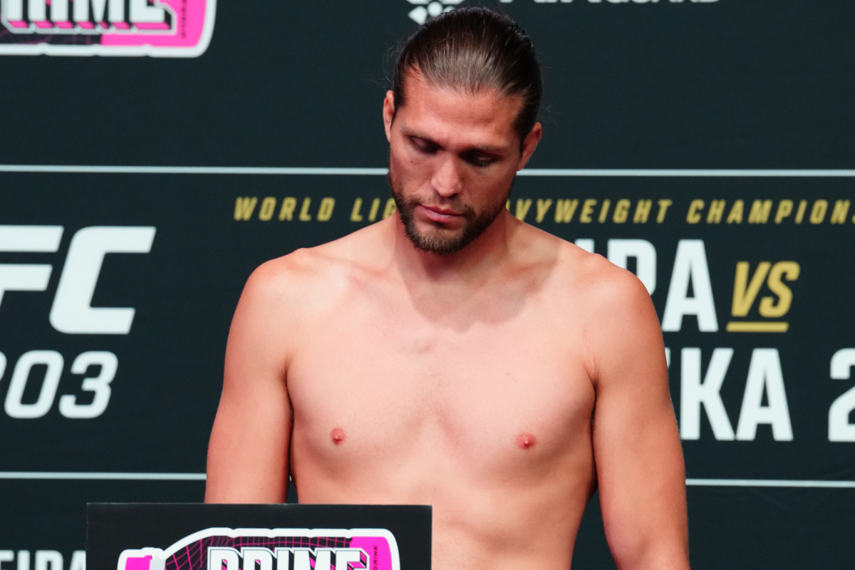 Brian Ortega passa pela balança no UFC 303