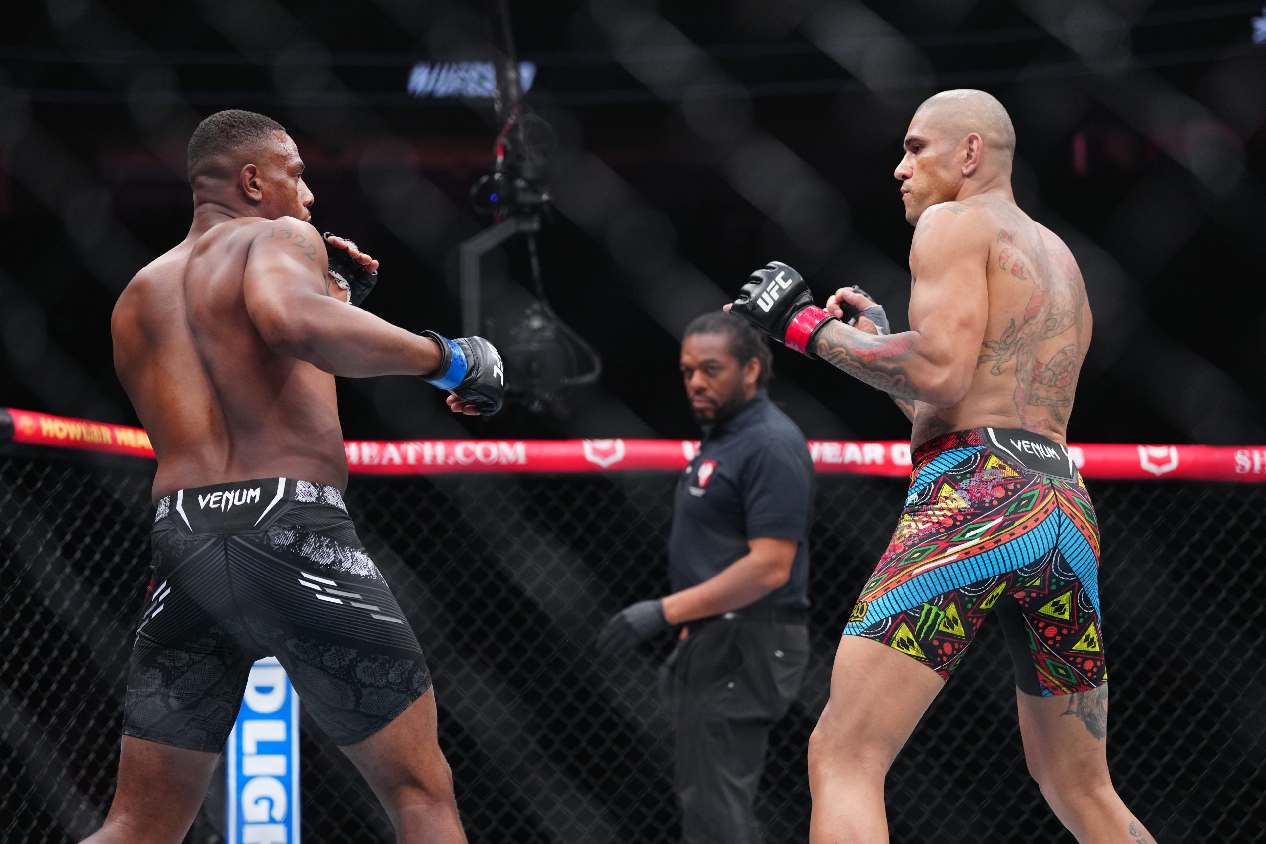 Jamahal Hill e Alex Poatan duelam na luta principal do UFC 300