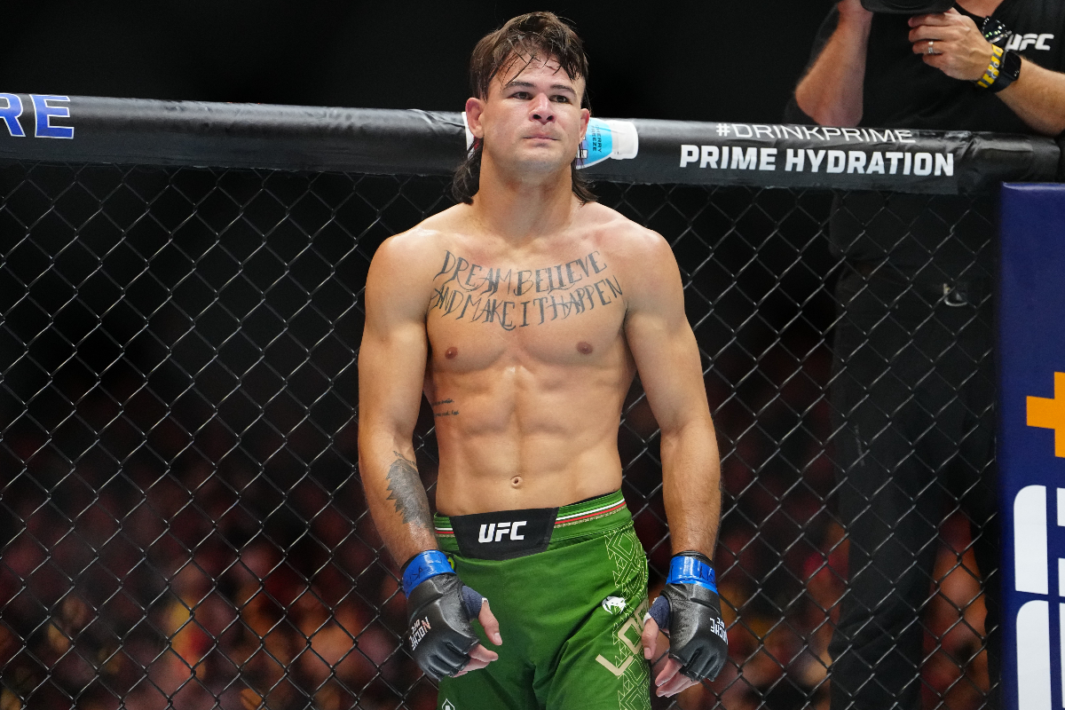 Diego Lopes aguarda para competir no Noche UFC