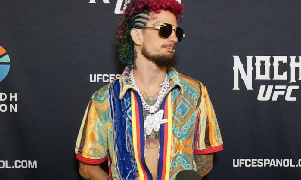 Sean O'Malley participa de scrum durante a semana da luta do Noche UFC