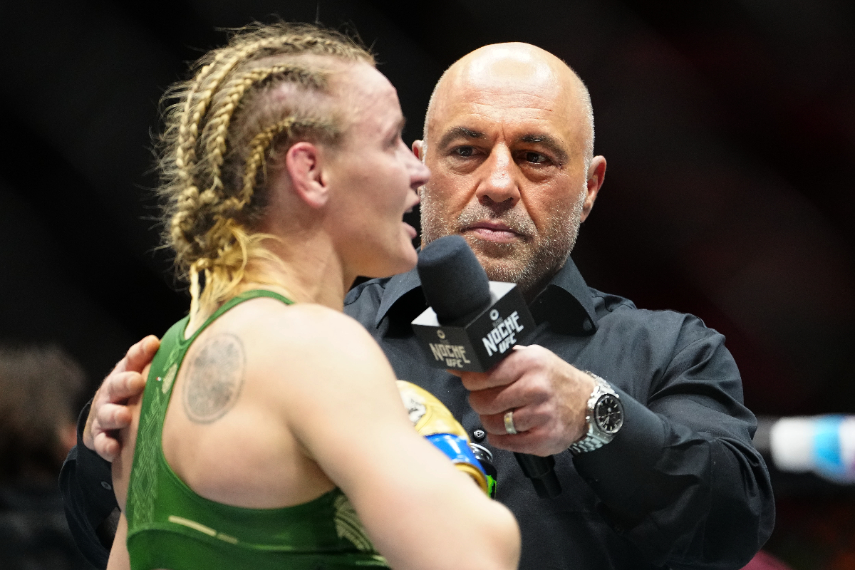 Valentina Shevchenko conversa com Joe Rogan após vencer Grasso