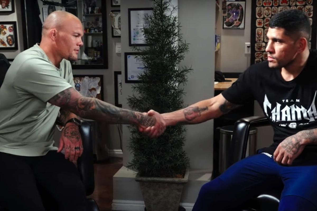 Alex Poatan faz as pazes com rival durante entrevista; veja