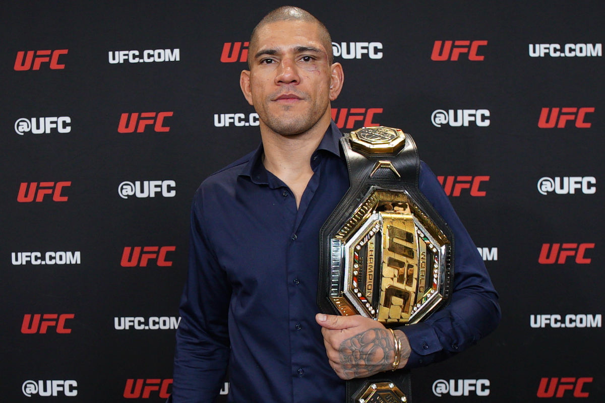 Chama ou não chama? Alex Poatan posta foto com Aspinall e rival aceita desafio