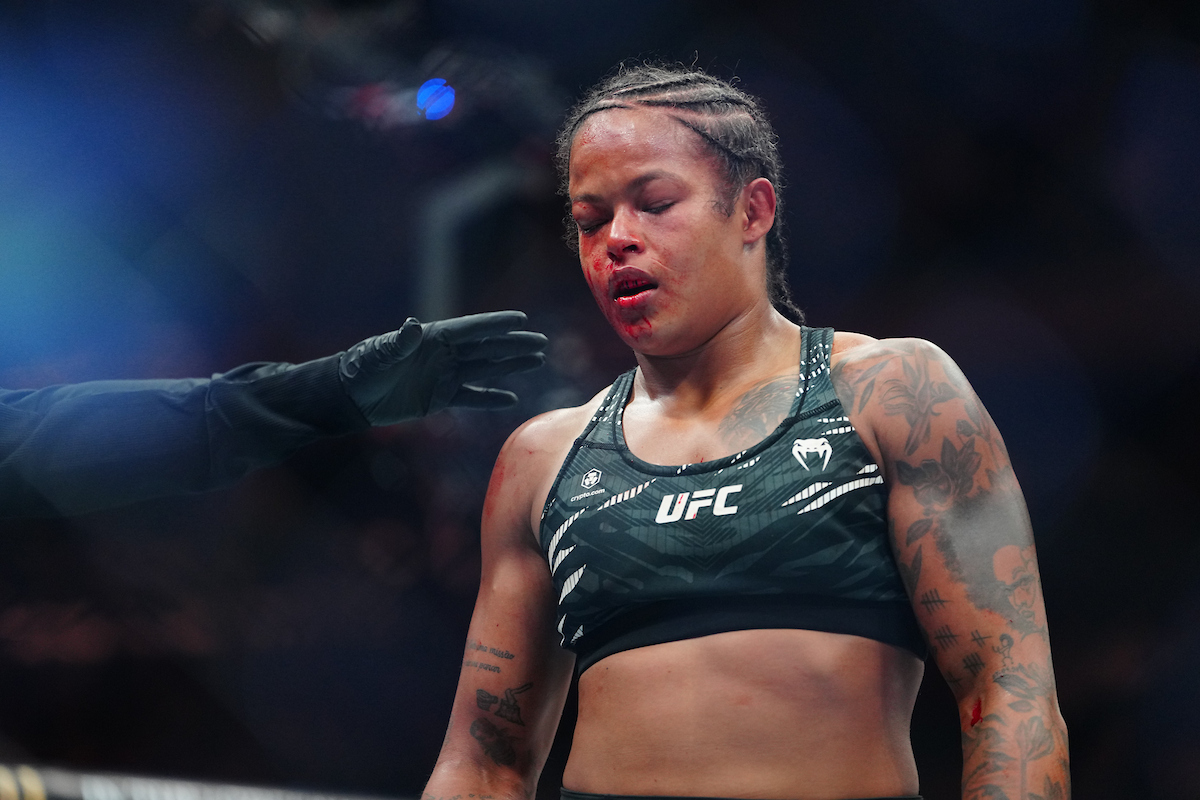 Karine Killer foi derrotada por Viviane Araújo no UFC 309.