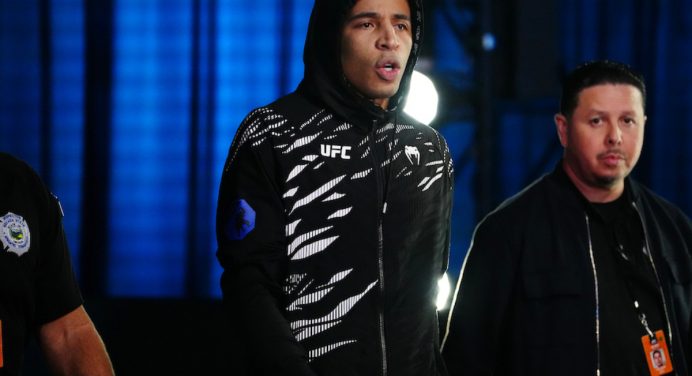 Carlos Prates promete nocautear Ian Garry após ser alvo de provocações: “Tem que educar”