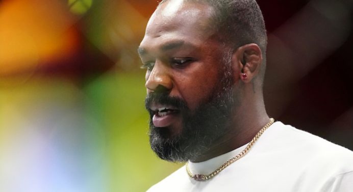Jon Jones responde à desconfiança de Dana White: “Decepcionado, mas pronto”