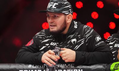 Khabib Nurmagomedov participa do UFC 311 no corner, como treinador