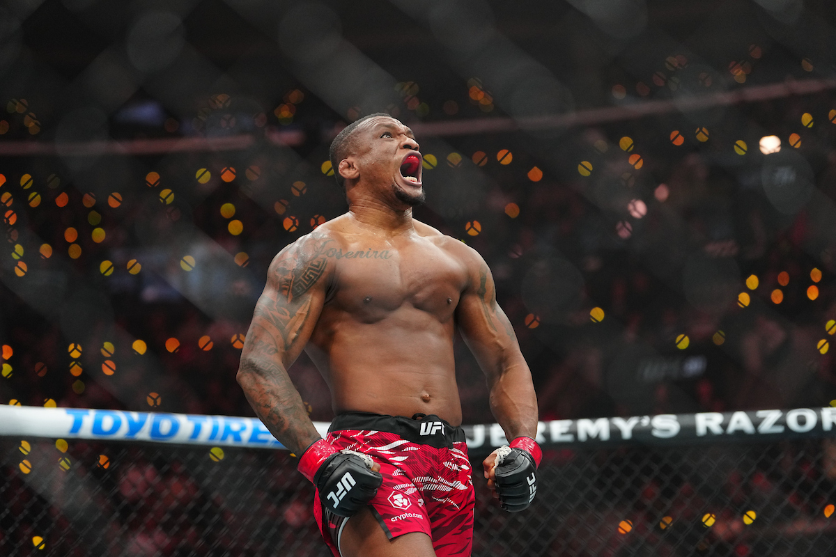 Jailton Malhadinho comemora vitória contra Spivac no UFC 311
