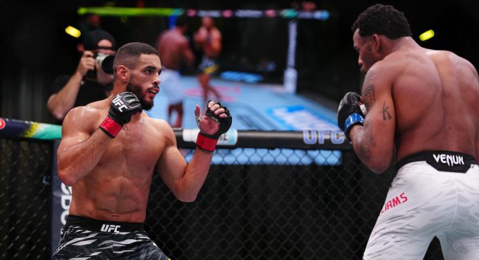 Gabriel Marretinha cumpre promessa e coloca rival para dormir no UFC Vegas 102