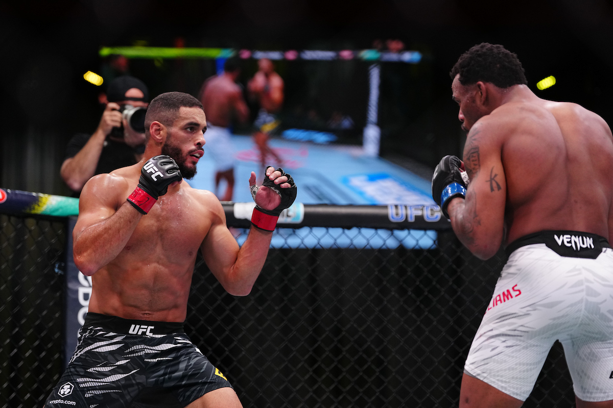 Gabriel Marretinha finalizou Khaos Williams no UFC Vegas 102