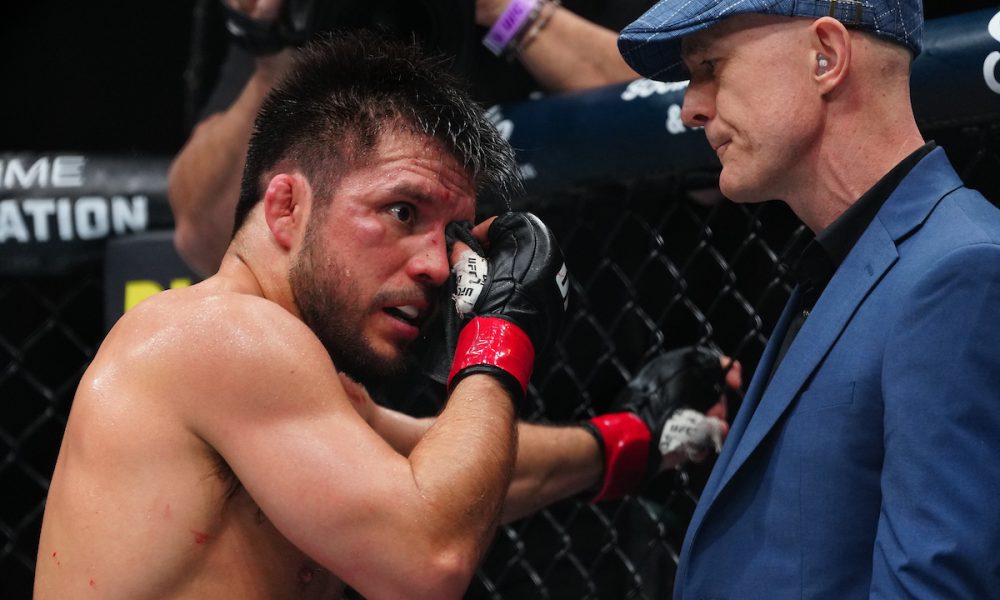 Henry Cejudo tenta se recuperar da dedada no olho sofrida no UFC Seattle