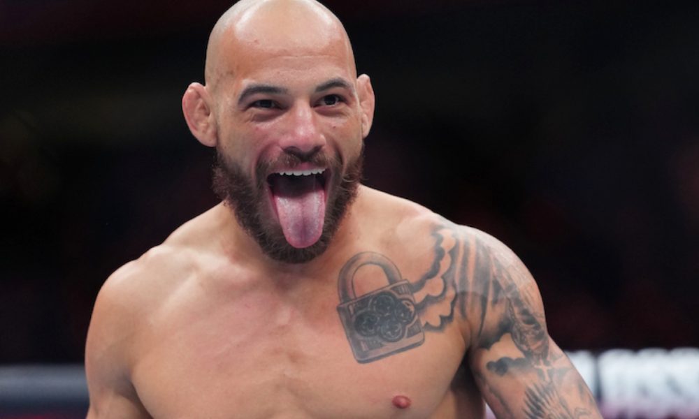 Com a língua para fora, Jean Silva celebra vitória por nocaute no UFC Seattle