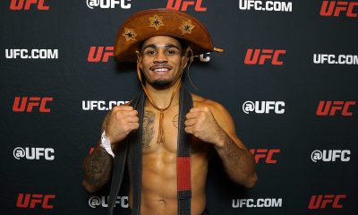 André Mascote posa para fotos após ceder entrevista para a Ag Fight no UFC Vegas 104