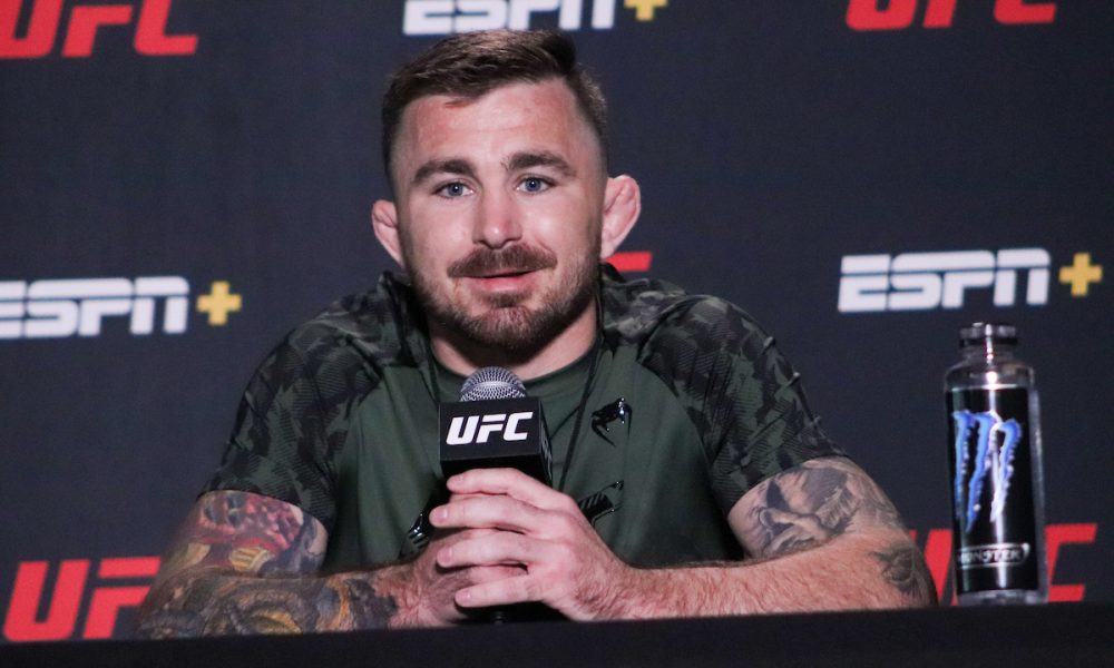 Darrick Minner dá entrevista durante o media day do UFC Vegas 32