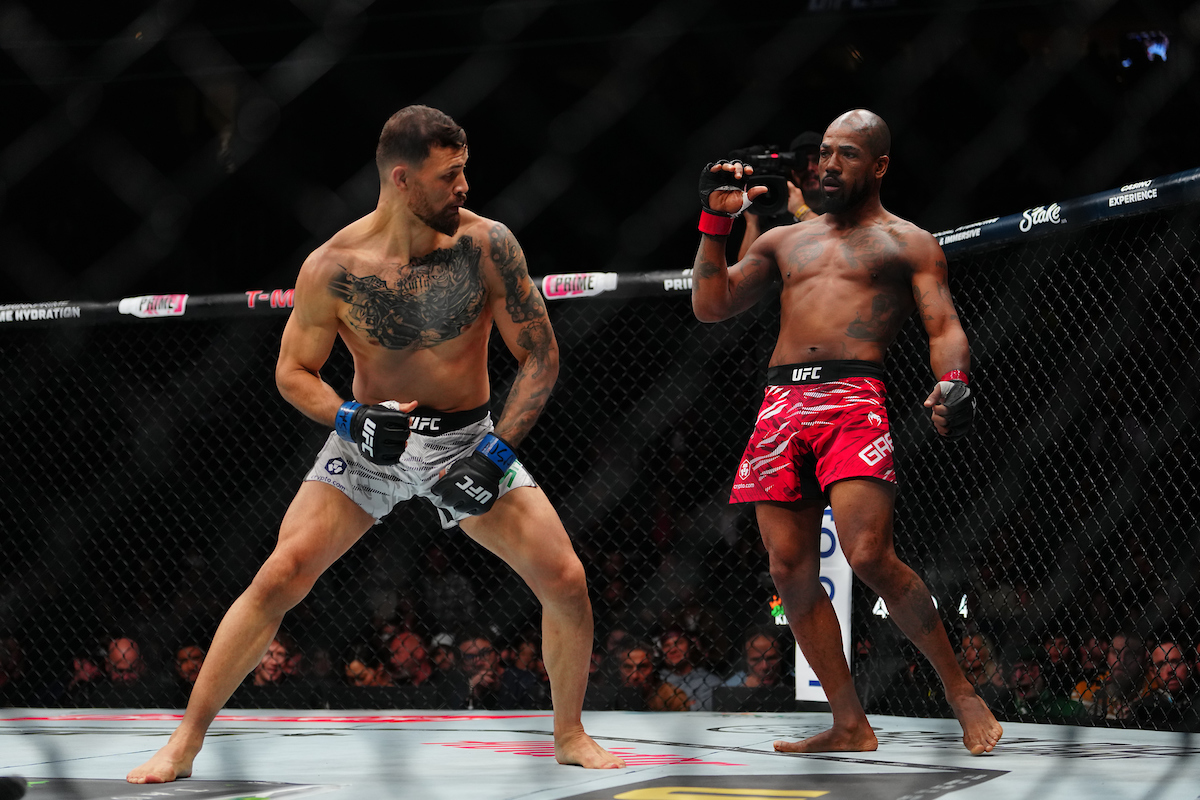 Maurício Ruffy (à esquerda) venceu Bobby Green no UFC 313