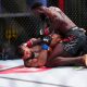 Chidi Njokuani golpeia Elizeu Capoeira no 'co-main event' do UFC Vegas 104