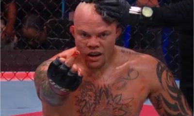 Anthony Smith mostra o dedo do meio para torcedor após derrota no UFC Kansas City