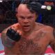 Anthony Smith mostra o dedo do meio para torcedor após derrota no UFC Kansas City