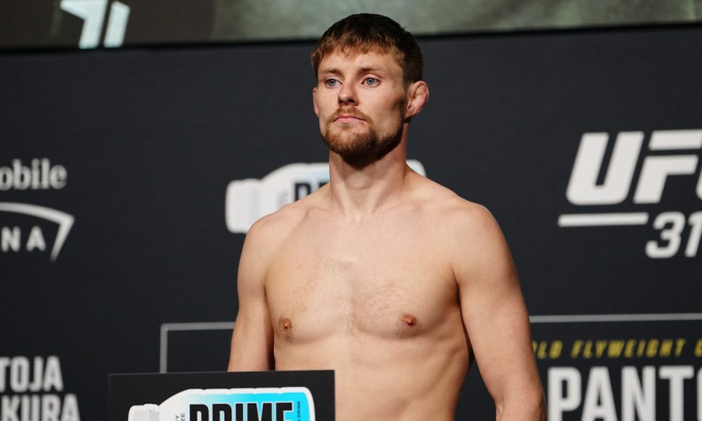 Bryce Mitchell passa pela balança no UFC 310