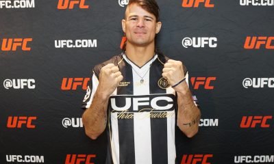 Com camisa personalizada do Ultimate, Diego Lopes posa para foto durante o media day do UFC 314