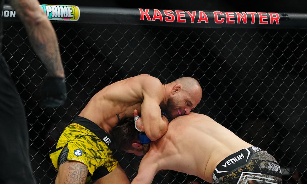 Jean Silva laça o pescoço de Bryce Mitchell no UFC 314