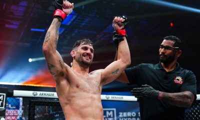 Joshua Silveira tendo braço erguido após vitória na PFL