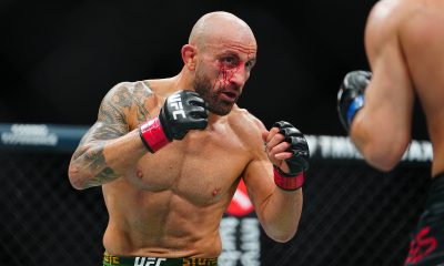 Volkanosvki em ação no UFC 314 com um sangramento no olho