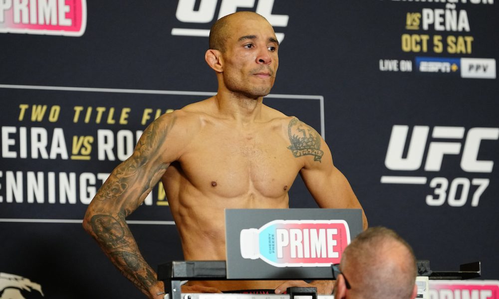 José Aldo passa pela balança do UFC