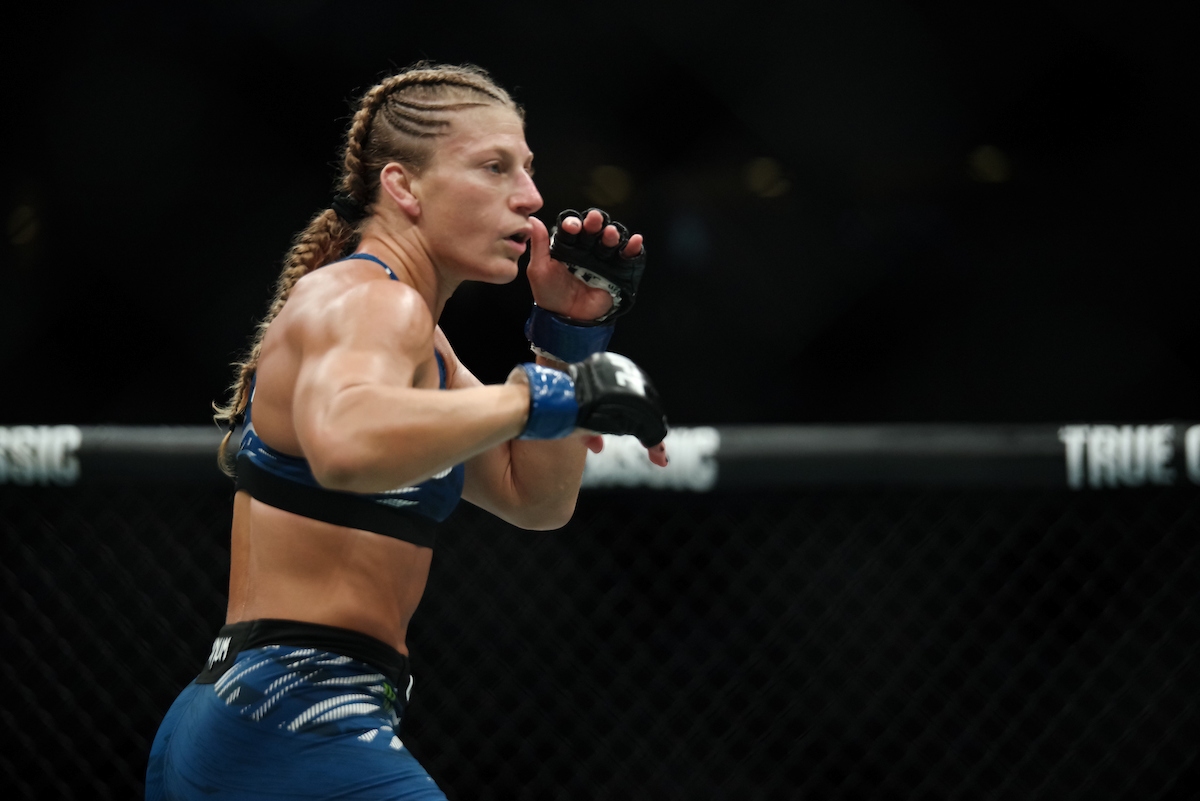 Kayla Harrison durante o UFC 316