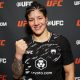 Sorridente, Ketlen Vieira posa para foto após vitória no UFC Vegas 107