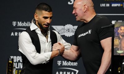 Ilia Topuria e Dana White se cumprimentam antes da coletiva do UFC 317