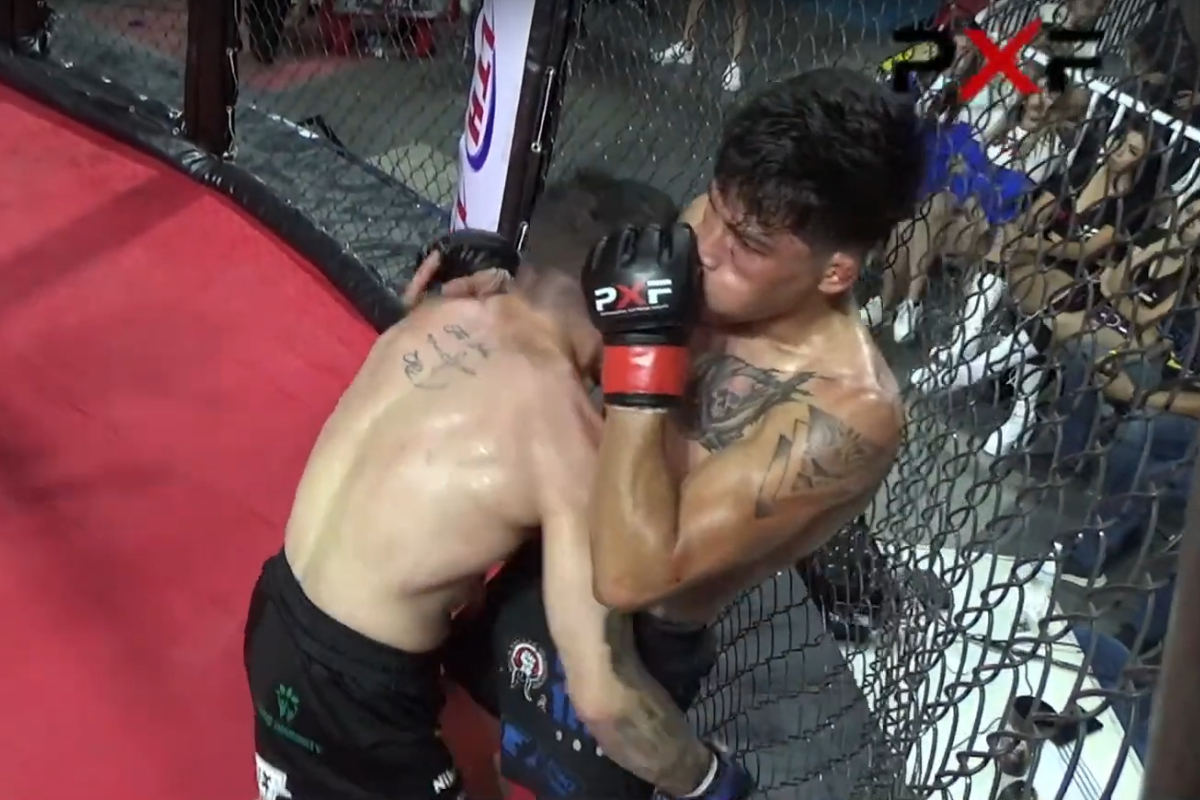 Combate é interrompido após lutador vomitar no cage em evento de MMA