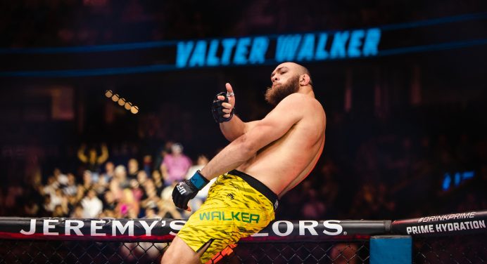 Valter Walker impõe condição para enfrentar rival ranqueado no UFC: “Tuivasa ou Parkin”
