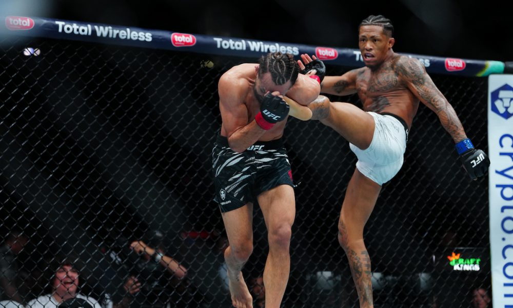Vinícius Lok Dog acertando chute em Kyler Phillips no UFC 318