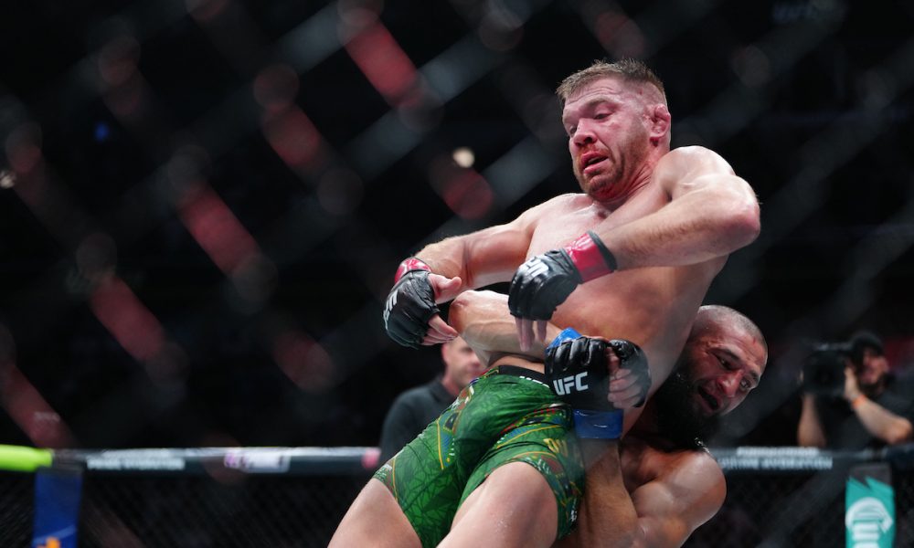 Khamzat Chimaev derrotou Dricus du Plessis no UFC 319