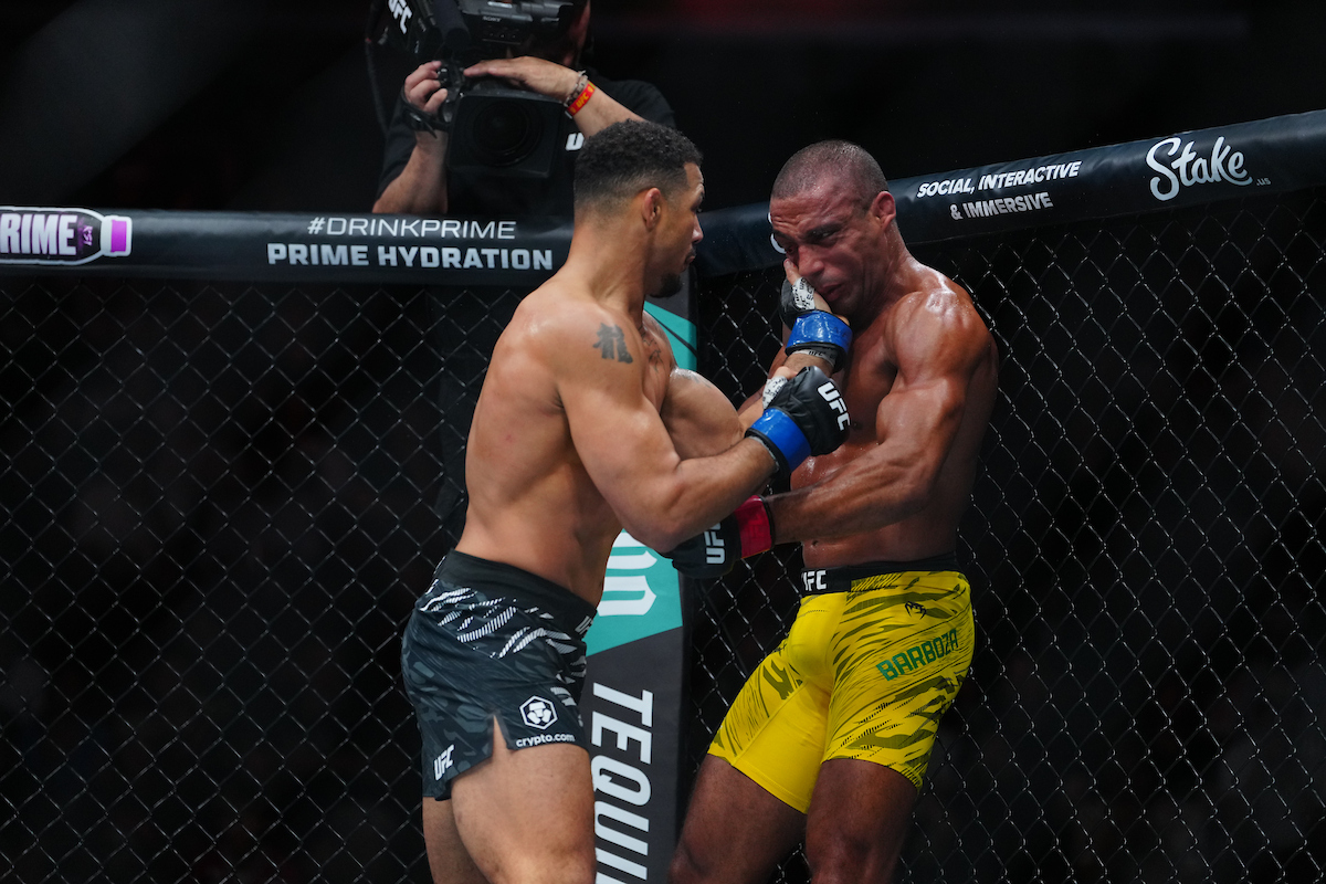 Edson Barboza é derrotado por Drakkar Klose em retorno ao peso-leve do UFC