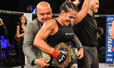 Ed Soares colocando o cinturão da LFA em Bia Mesquita
