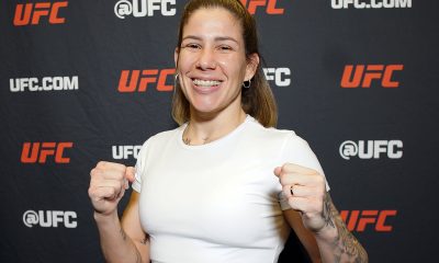 Sorridente, Karol Rosa posa para foto durante o media day do UFC Vegas 108