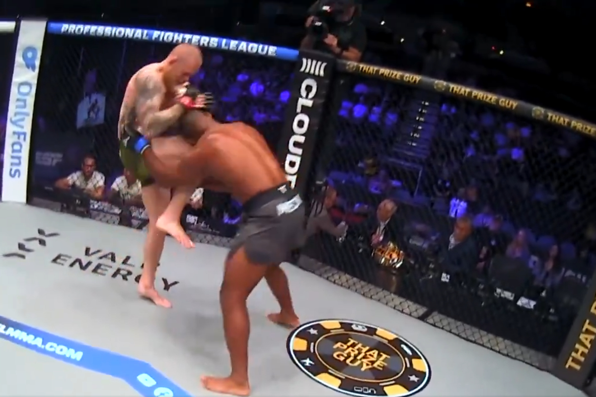 Imagem forte! Joelhada brutal causa ferimento grave e encerra luta na PFL 8