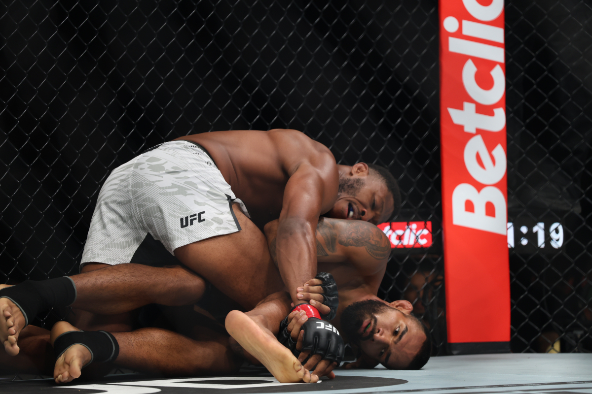 Brendson Ribeiro foi derrotado por Oumar Sy no UFC Paris