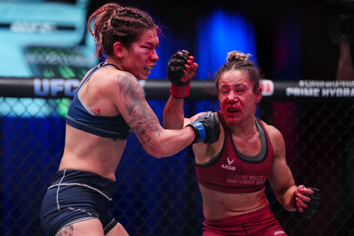 A baiana Jeisla 'A Braba' Chaves (à direita) protagonizou uma verdadeira guerra com a argentina Sofia Montenegro no Contender Series