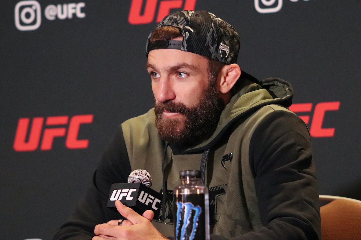 Michael Chiesa durante entrevista no UFC