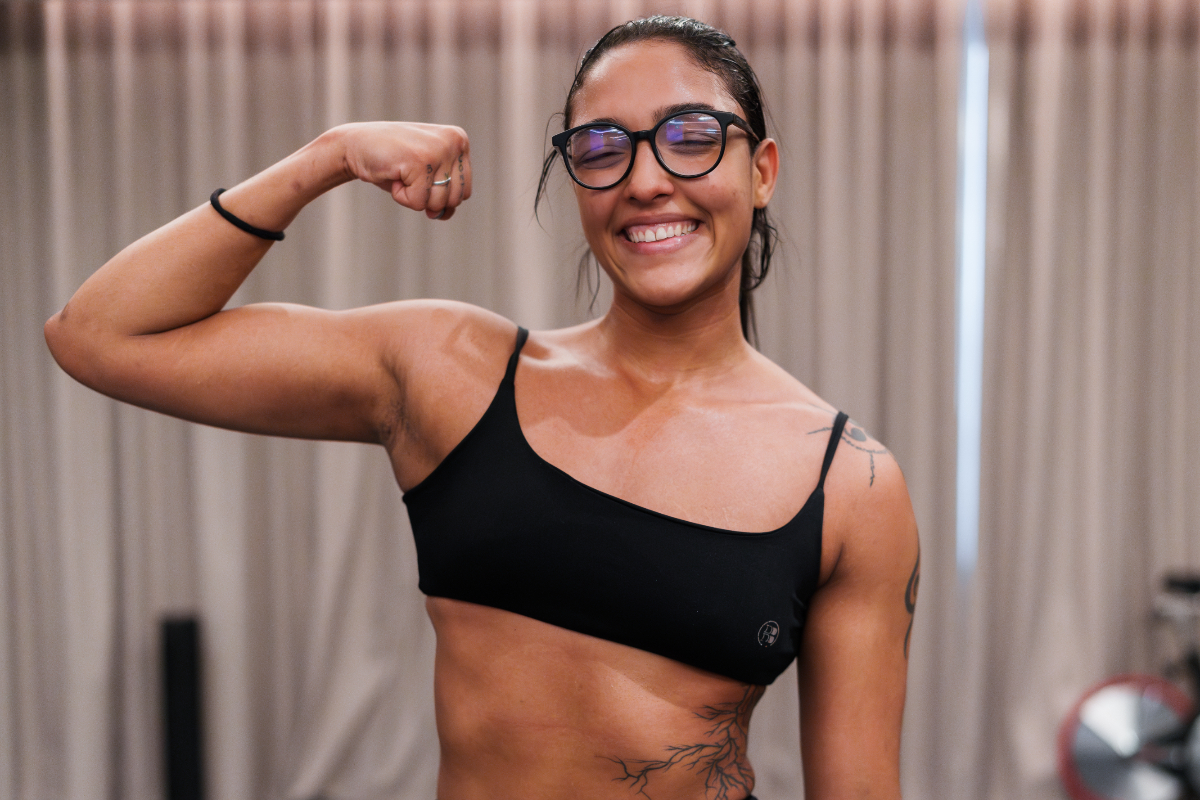 Derrotada na estreia, brasileira de 19 anos quebra recorde de mais jovem do UFC