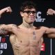 Caio Borralho passa pela balança do UFC Paris