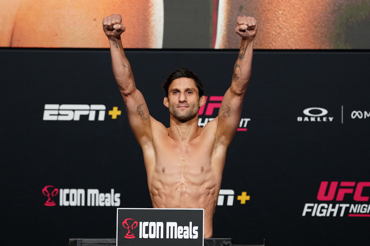 Allan Puro Osso após a pesagem para o UFC Vegas 110