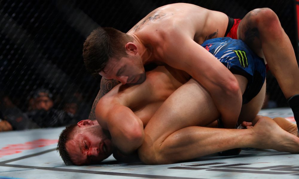 Reinier de Ridder (de short azul) foi derrotado por Brendan Allen no UFC Canadá