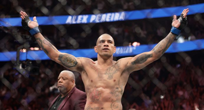 Jiri Prochazka explica choro ao assistir nocaute de Alex Poatan no UFC 320